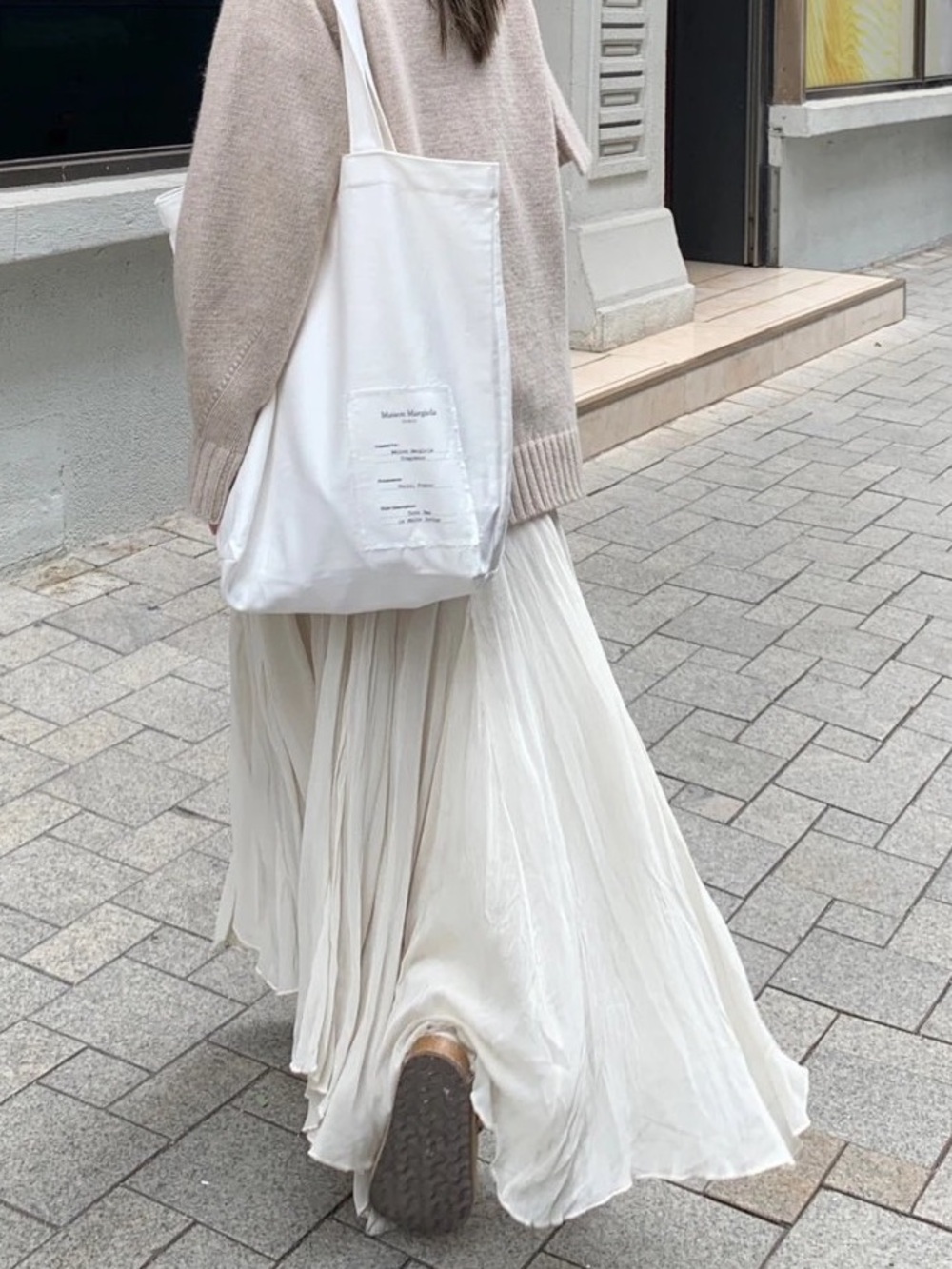 Asymmetrical Trim Flowy Pleated Maxi Skirt in Light Beige/Grey